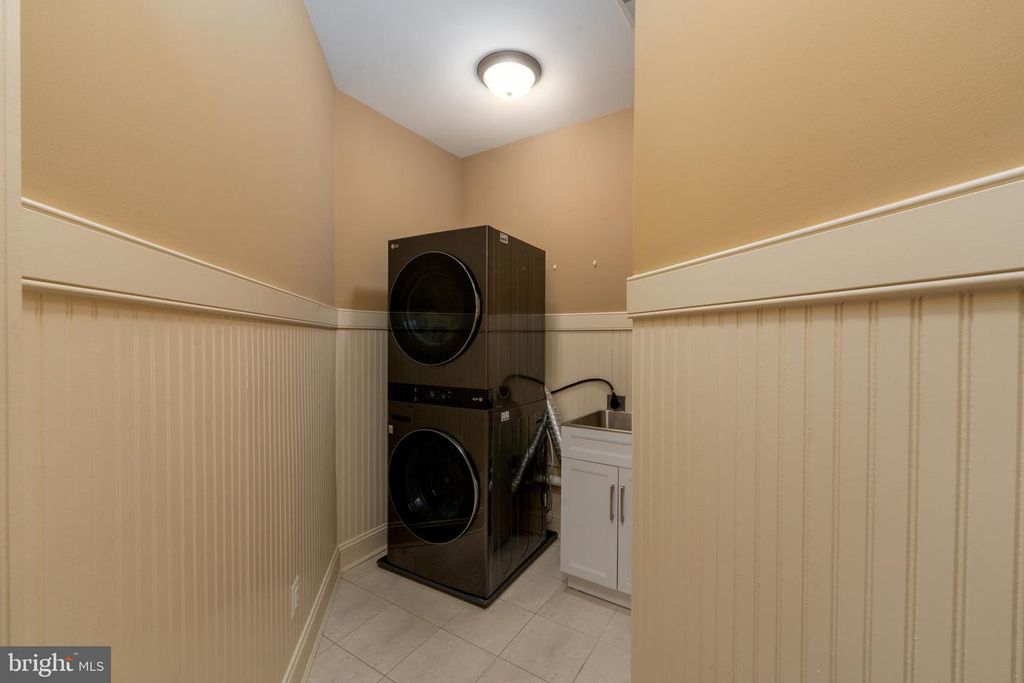 Image 44 of property listing at 3927 BRIAR KNOLL CIR, Phoenix, MD 21131