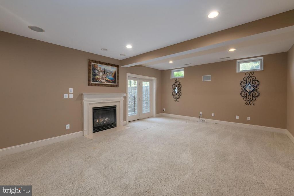 Image 45 of property listing at 3927 BRIAR KNOLL CIR, Phoenix, MD 21131