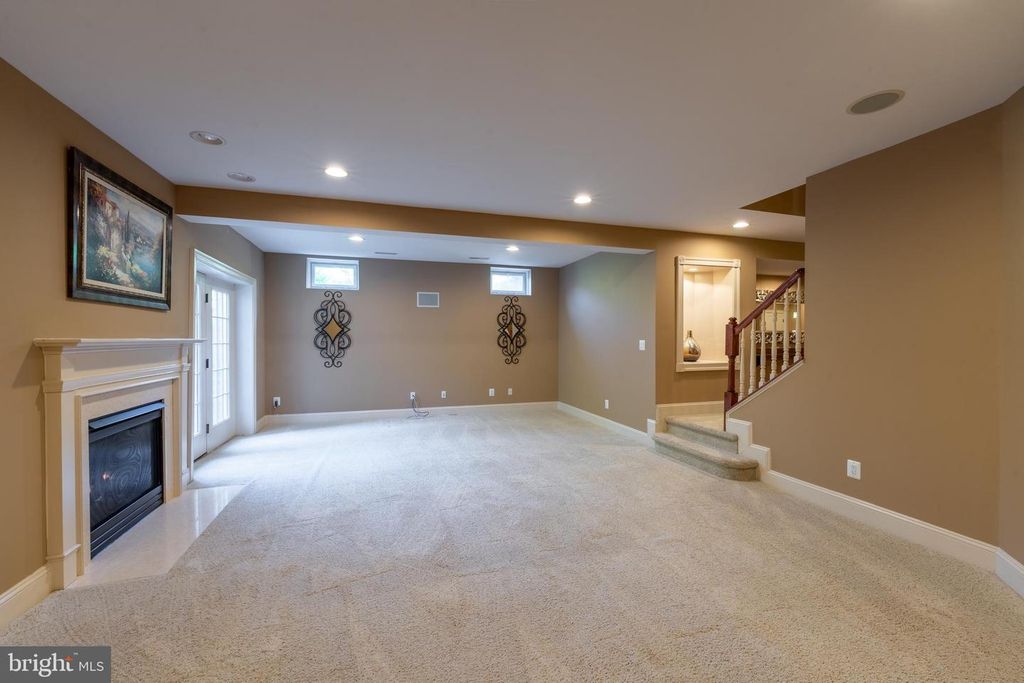 Image 46 of property listing at 3927 BRIAR KNOLL CIR, Phoenix, MD 21131