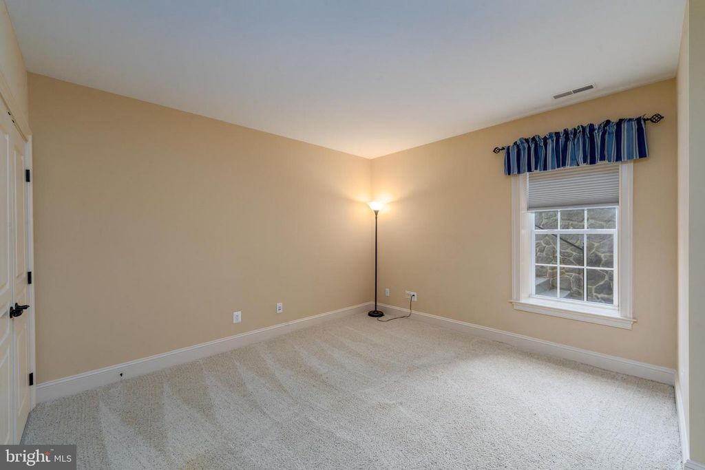 Image 47 of property listing at 3927 BRIAR KNOLL CIR, Phoenix, MD 21131