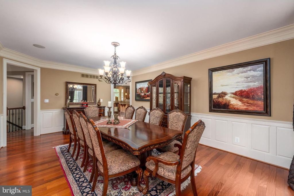 Image 5 of property listing at 3927 BRIAR KNOLL CIR, Phoenix, MD 21131