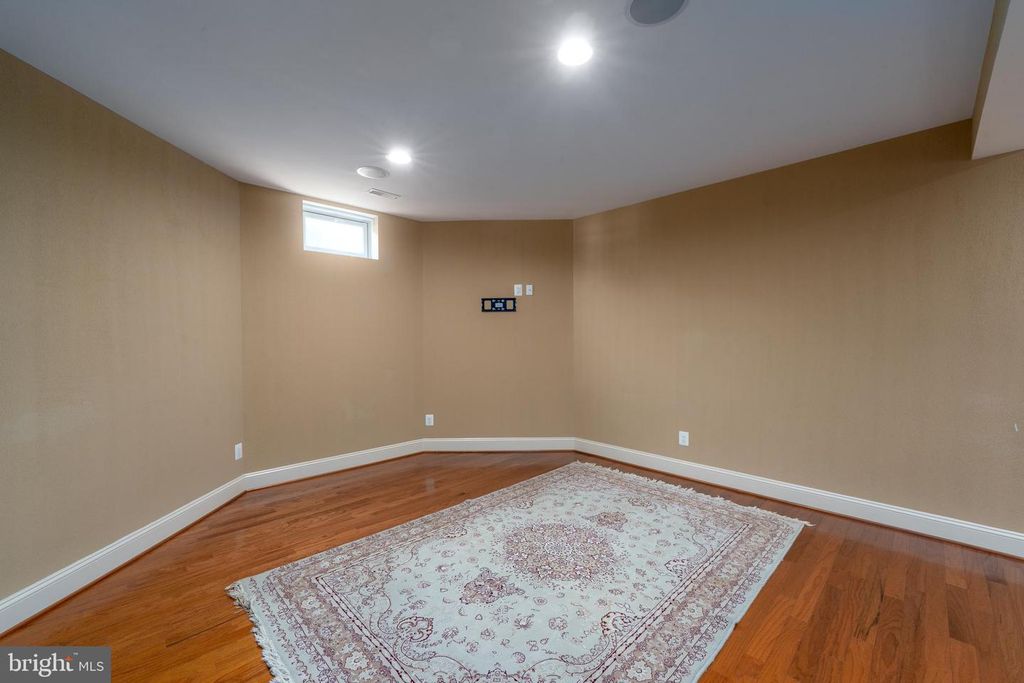 Image 53 of property listing at 3927 BRIAR KNOLL CIR, Phoenix, MD 21131