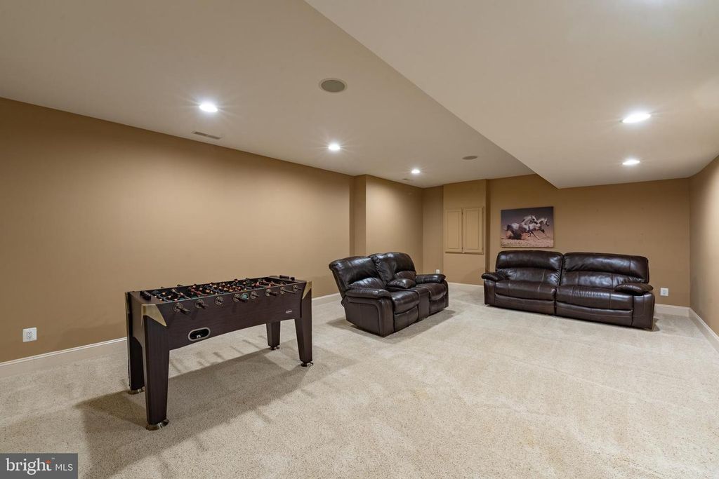 Image 57 of property listing at 3927 BRIAR KNOLL CIR, Phoenix, MD 21131