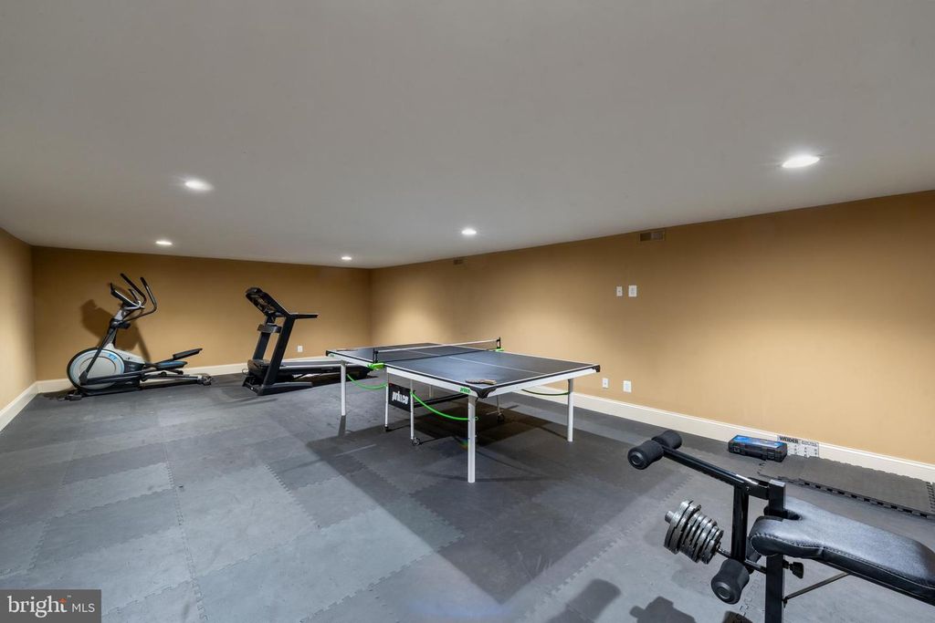 Image 58 of property listing at 3927 BRIAR KNOLL CIR, Phoenix, MD 21131