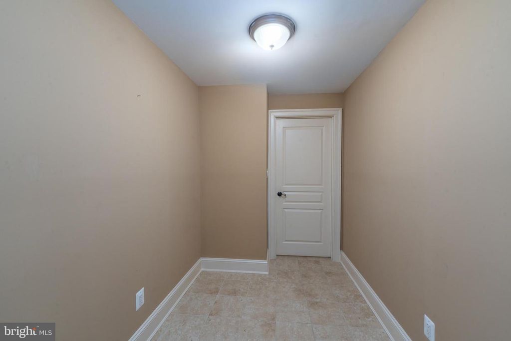 Image 59 of property listing at 3927 BRIAR KNOLL CIR, Phoenix, MD 21131