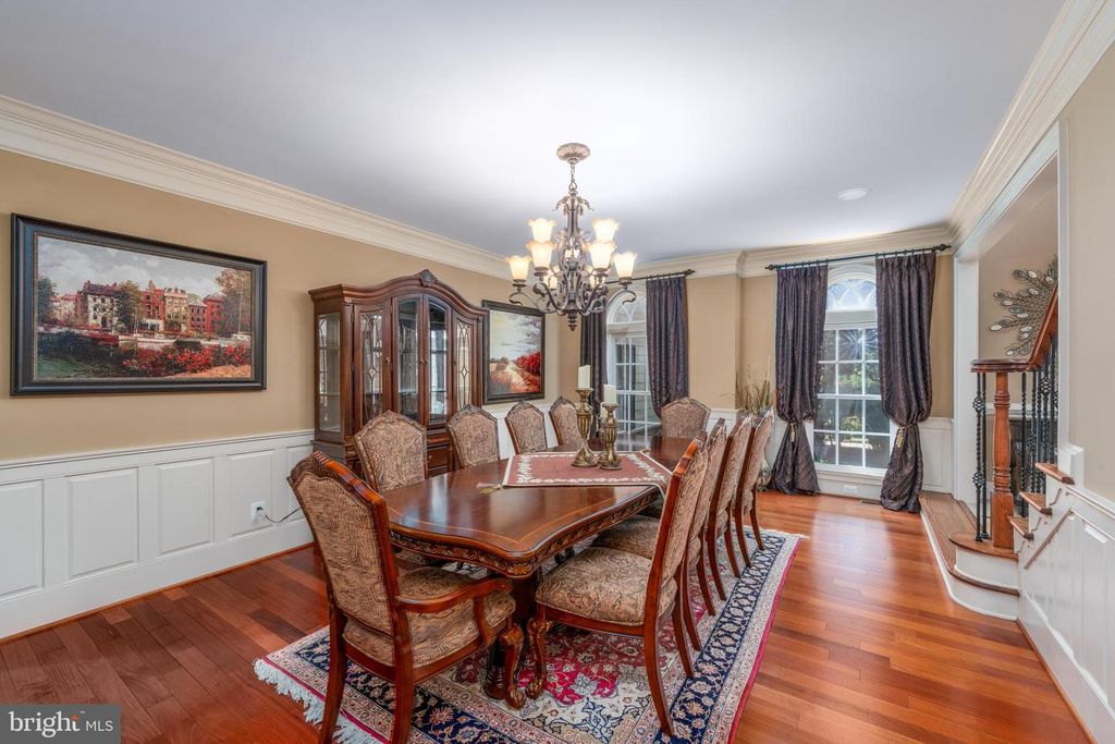 Image 6 of property listing at 3927 BRIAR KNOLL CIR, Phoenix, MD 21131