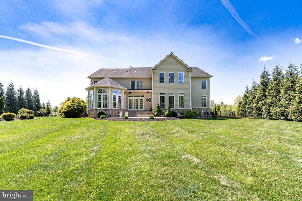 Image 67 of property listing at 3927 BRIAR KNOLL CIR, Phoenix, MD 21131