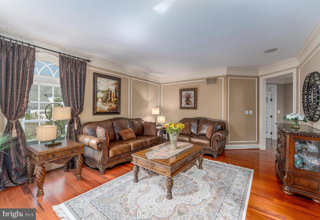 Image 7 of property listing at 3927 BRIAR KNOLL CIR, Phoenix, MD 21131