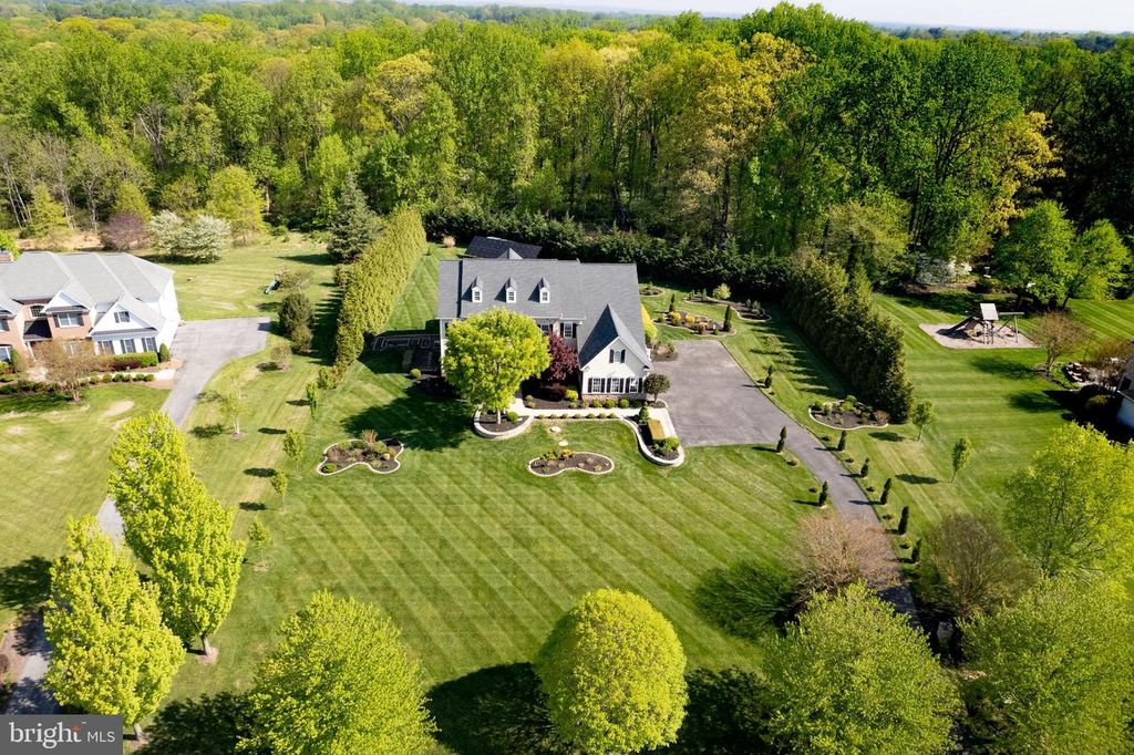 Image 71 of property listing at 3927 BRIAR KNOLL CIR, Phoenix, MD 21131