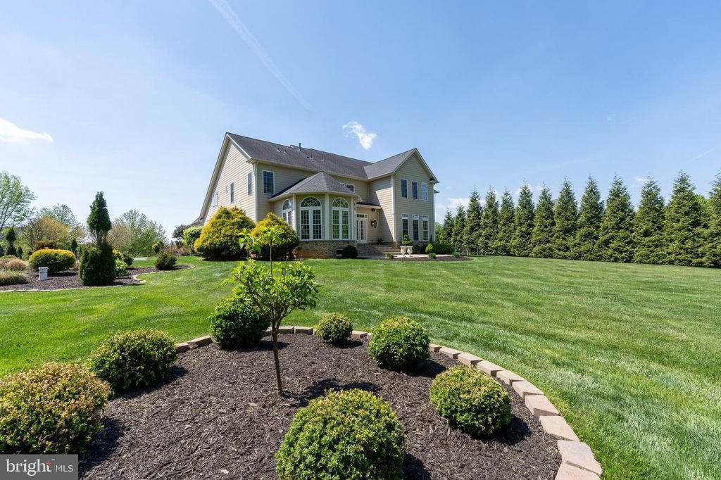 Image 76 of property listing at 3927 BRIAR KNOLL CIR, Phoenix, MD 21131