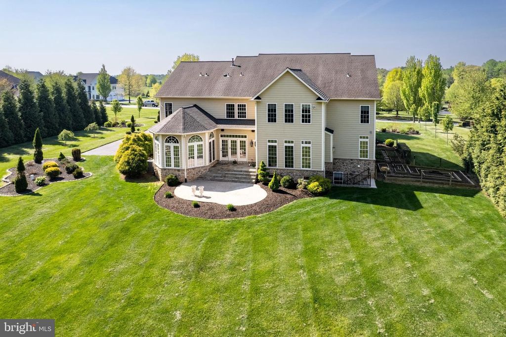 Image 77 of property listing at 3927 BRIAR KNOLL CIR, Phoenix, MD 21131