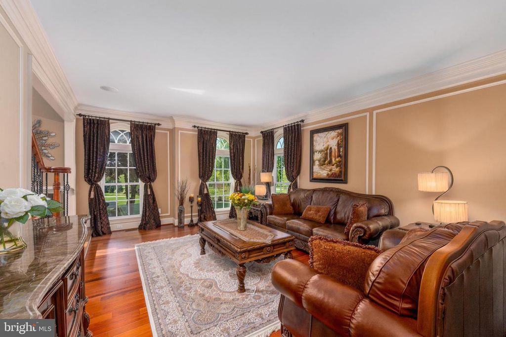 Image 8 of property listing at 3927 BRIAR KNOLL CIR, Phoenix, MD 21131