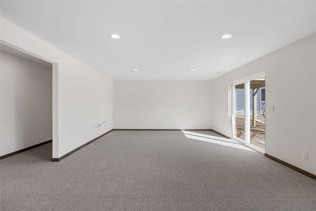 5638 Meadow Grass Circle SE, Cedar Rapids, IA 52403