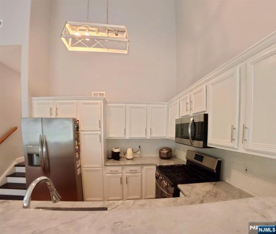 20 S Midland Avenue H2, Kearny, NJ 07032