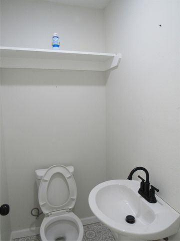 321 Crescent Drive, Hewitt, TX 76643