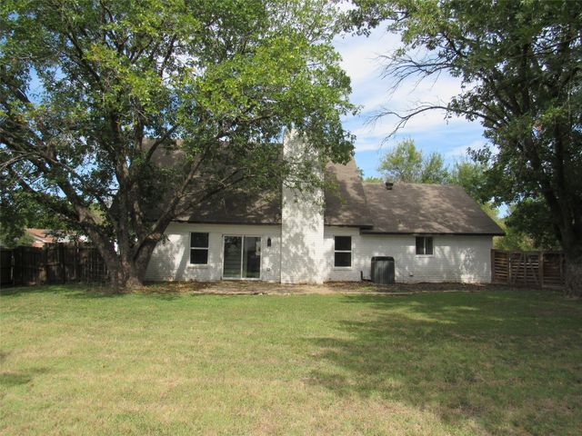 321 Crescent Drive, Hewitt, TX 76643