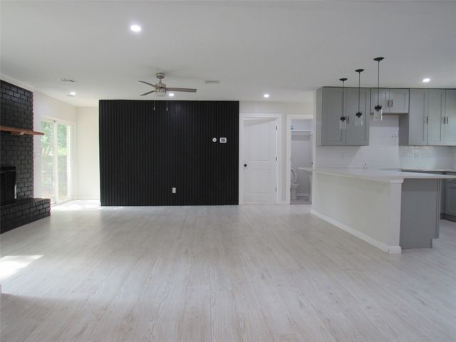 321 Crescent Drive, Hewitt, TX 76643