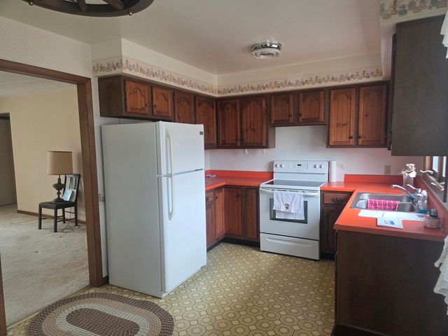 501 S First Street, Fisher, IL 61843