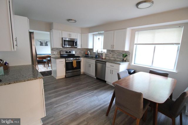 9 HAMPSHIRE AVE, Blackwood, NJ 08012
