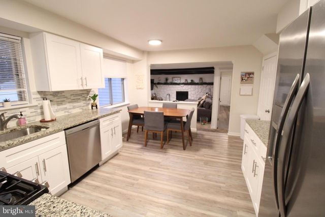 9 HAMPSHIRE AVE, Blackwood, NJ 08012