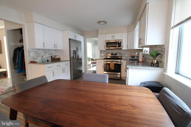 9 HAMPSHIRE AVE, Blackwood, NJ 08012