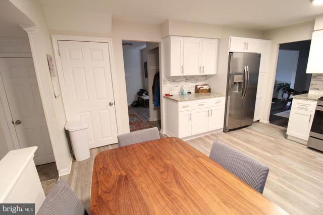 9 HAMPSHIRE AVE, Blackwood, NJ 08012