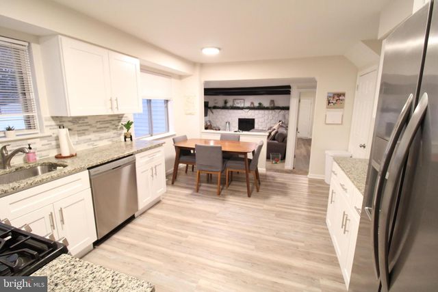 9 HAMPSHIRE AVE, Blackwood, NJ 08012
