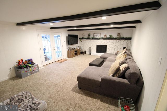 9 HAMPSHIRE AVE, Blackwood, NJ 08012