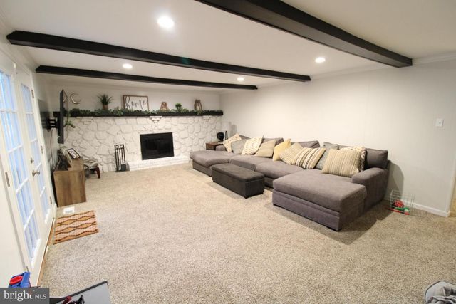 9 HAMPSHIRE AVE, Blackwood, NJ 08012