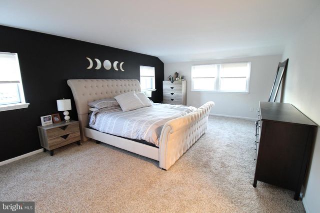 9 HAMPSHIRE AVE, Blackwood, NJ 08012
