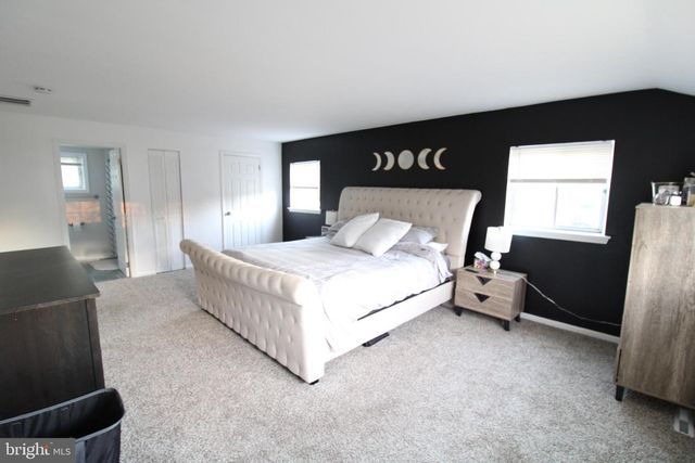 9 HAMPSHIRE AVE, Blackwood, NJ 08012