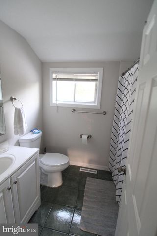9 HAMPSHIRE AVE, Blackwood, NJ 08012