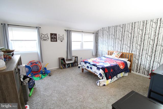 9 HAMPSHIRE AVE, Blackwood, NJ 08012