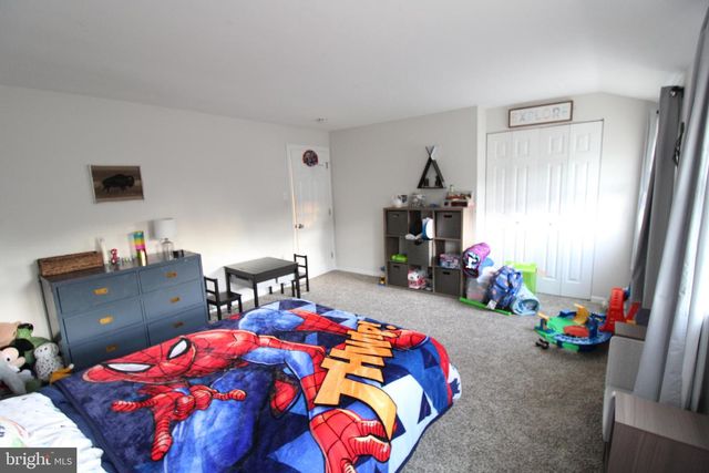 9 HAMPSHIRE AVE, Blackwood, NJ 08012