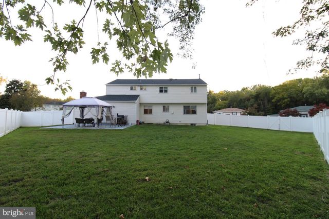 9 HAMPSHIRE AVE, Blackwood, NJ 08012