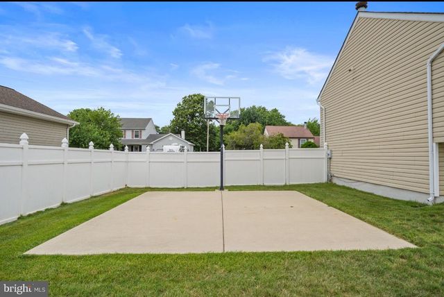 204 LOMOND RD, Williamstown, NJ 08094