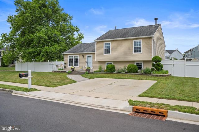 204 LOMOND RD, Williamstown, NJ 08094