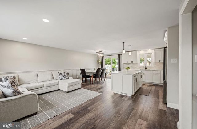 204 LOMOND RD, Williamstown, NJ 08094