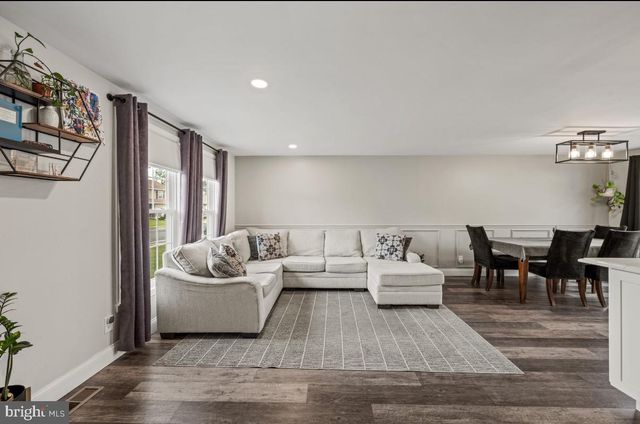204 LOMOND RD, Williamstown, NJ 08094