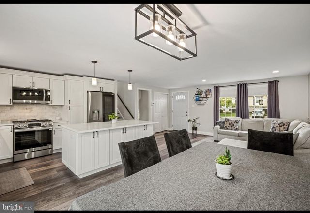 204 LOMOND RD, Williamstown, NJ 08094