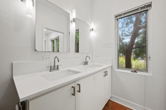 409 E 38th ST 101, Austin, TX 78705