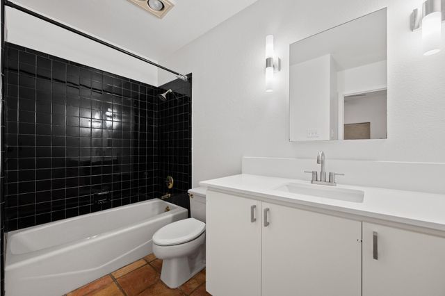 409 E 38th ST 101, Austin, TX 78705