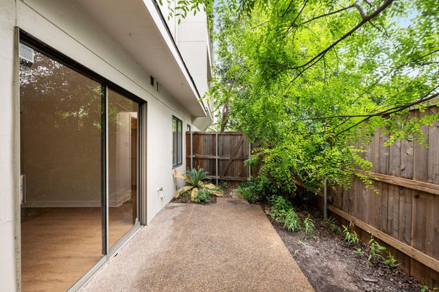 409 E 38th ST 101, Austin, TX 78705