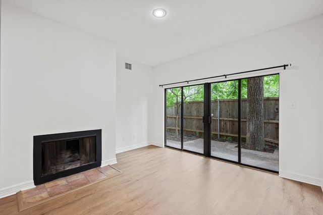 409 E 38th ST 101, Austin, TX 78705