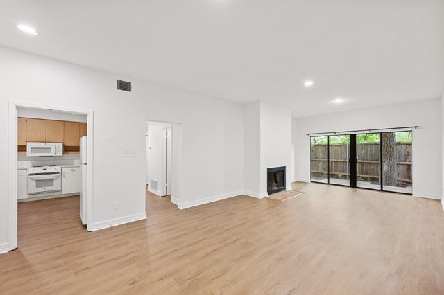 409 E 38th ST 101, Austin, TX 78705