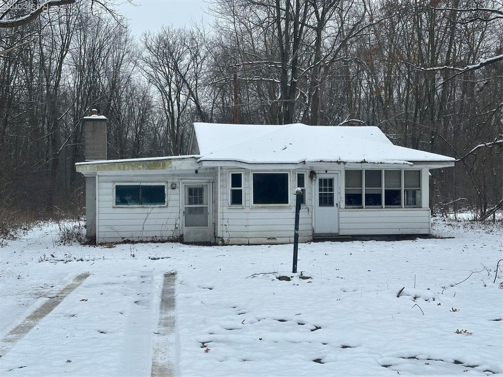 37207 Ecorse Road, Romulus, MI 48174