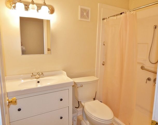 685 Oak St 13-2, Brockton, MA 02301
