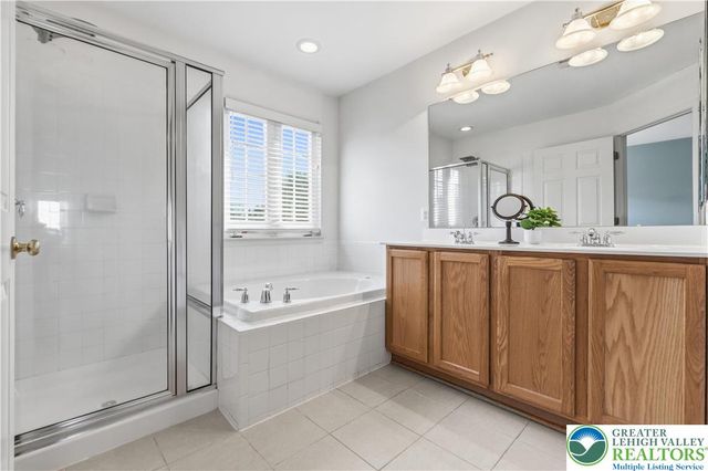 1632 Oakridge Lane, Hellertown Boro, PA 18055