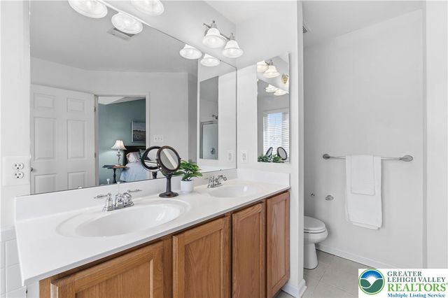 1632 Oakridge Lane, Hellertown Boro, PA 18055