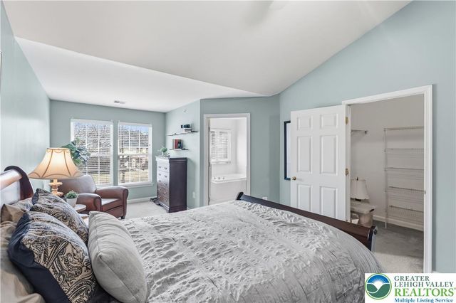 1632 Oakridge Lane, Hellertown Boro, PA 18055